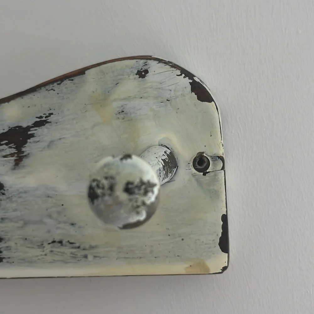 Wall Hanger With 4 Dowels
